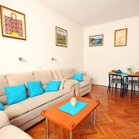 Apartamento Karluci *